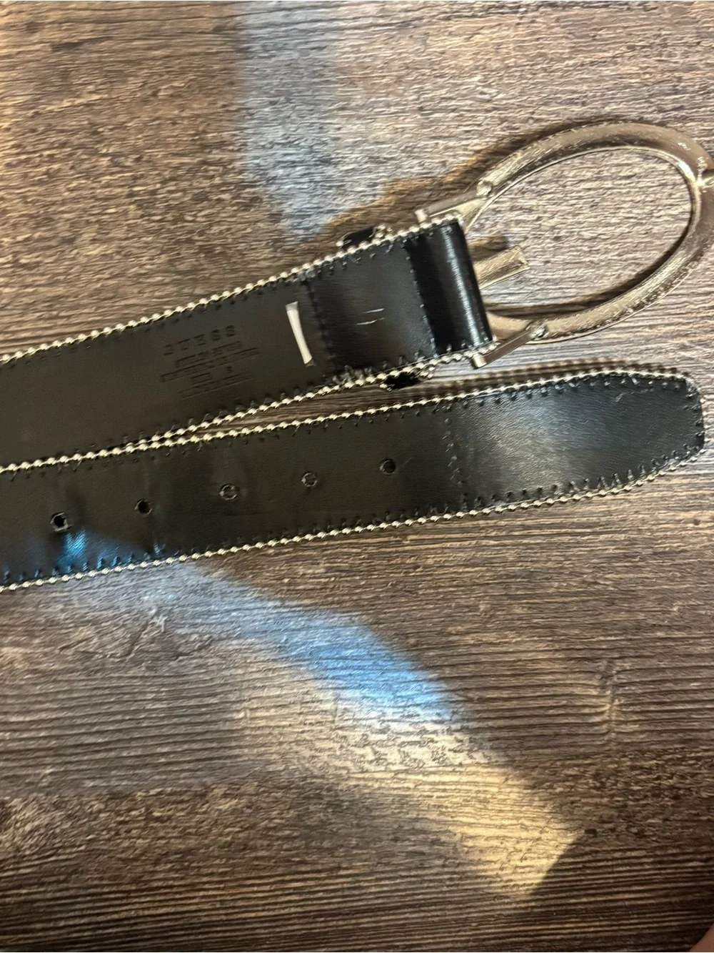 Guess elt Silver Oval Buckle Beaded Edge Trim Women’s Size Small